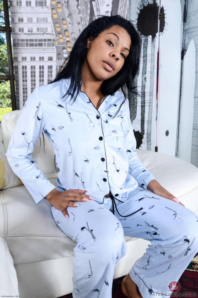 Black teenager Zoey Reyes removes her pajamas to pose in the nude | Photo: 217949
