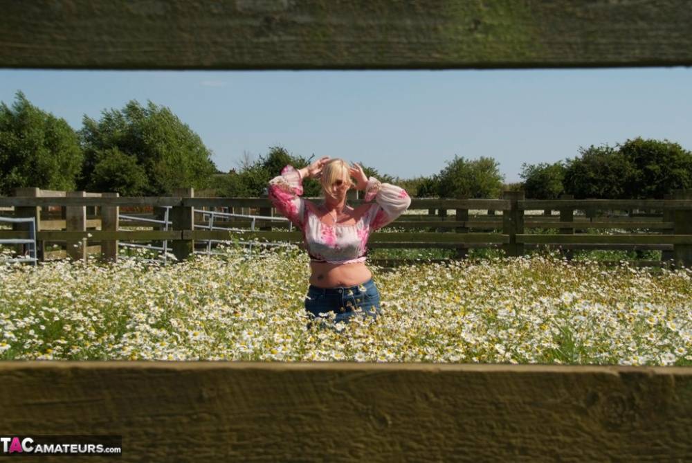 Overweight blonde Melody uncups her large boobs in a field of wild flowers - #4