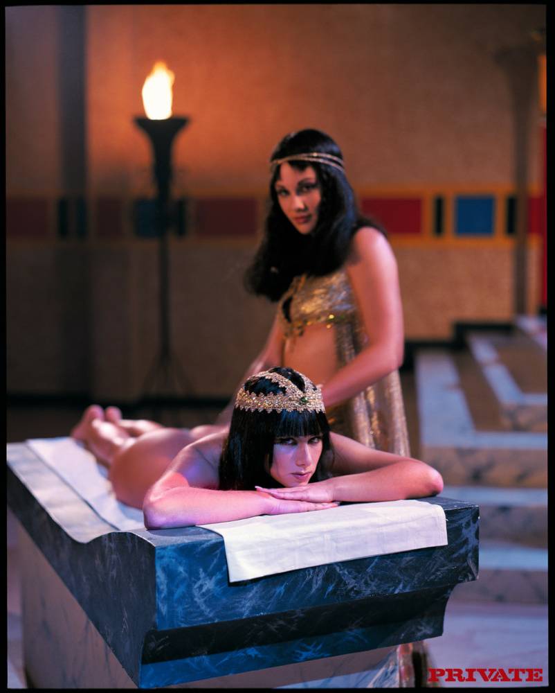 Egyptian courtesans do anal after interrupting their lesbian lovemaking - #10