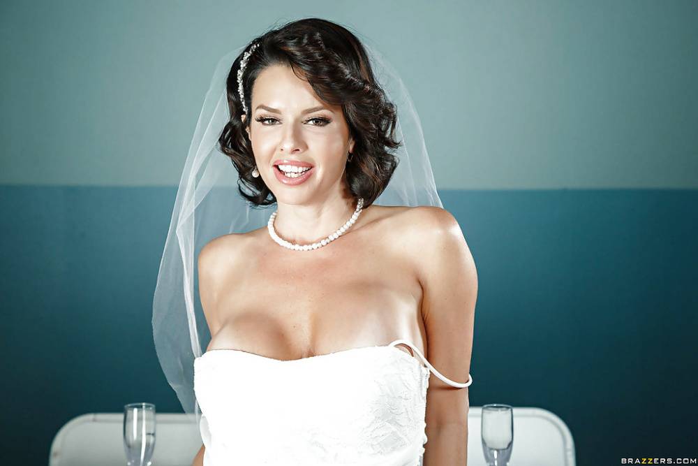 Brunette babe Veronica Avluv freeing big MILF tits from wedding dress - #3