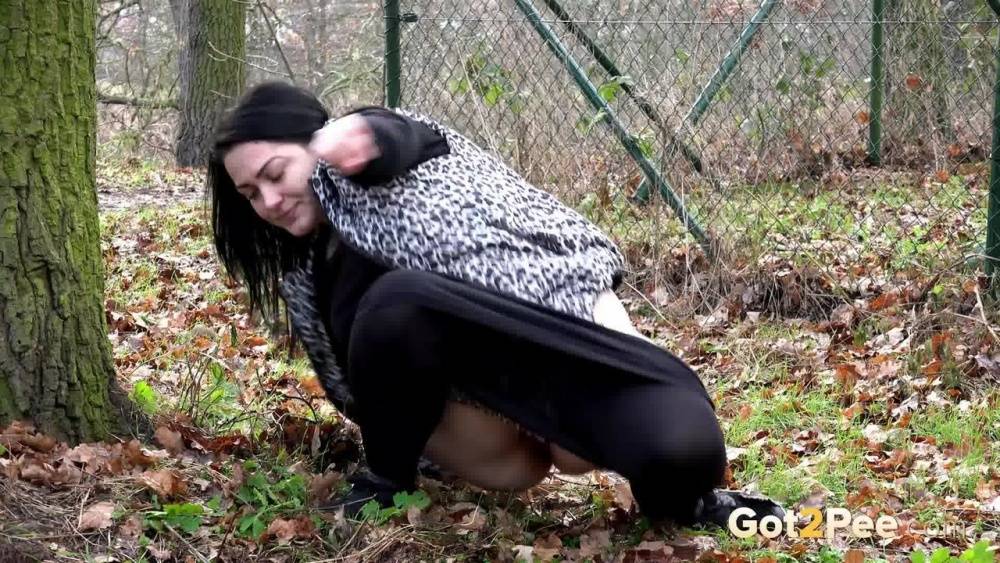 Fat chick Dora Black squats behind a tree to take a piss - #13