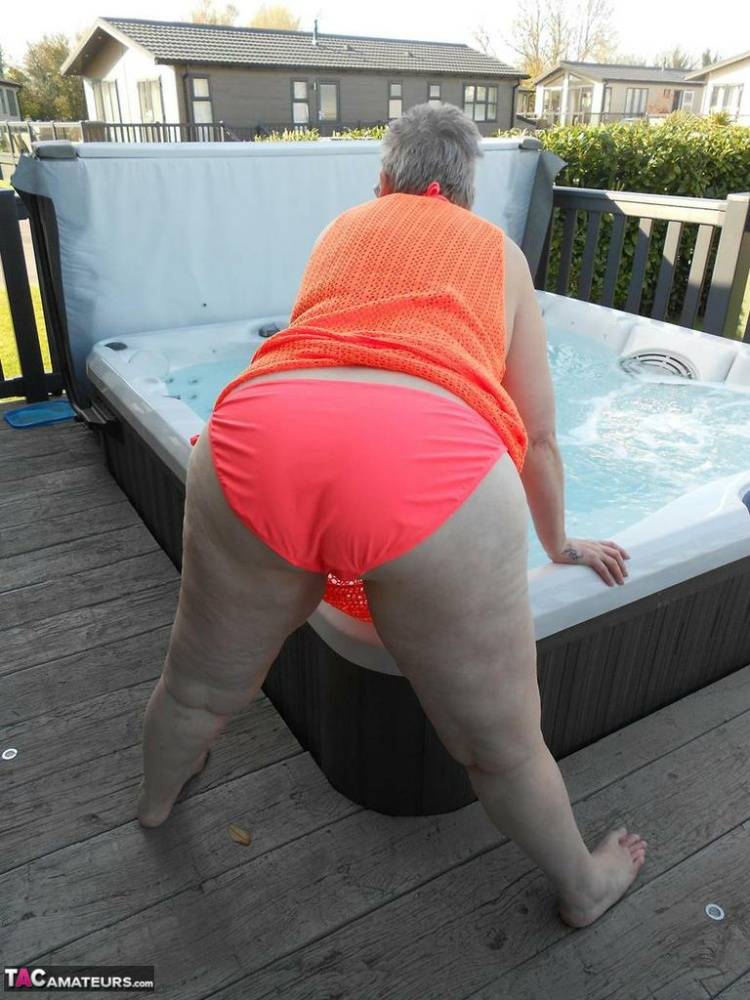 Fat nan bares her boobs while in a patio hot tub before getting naked on a bed - #16