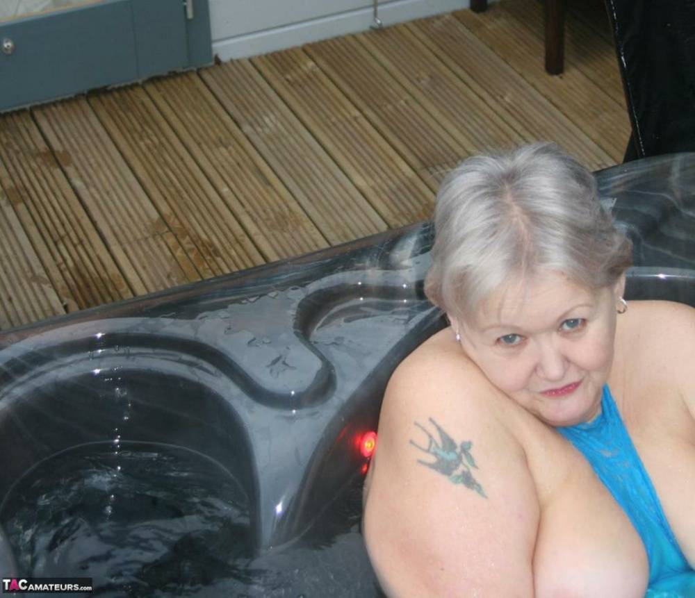 Chubby nan Valgasmic Exposed shows her tits and pussy in an outdoor hot tub - #9