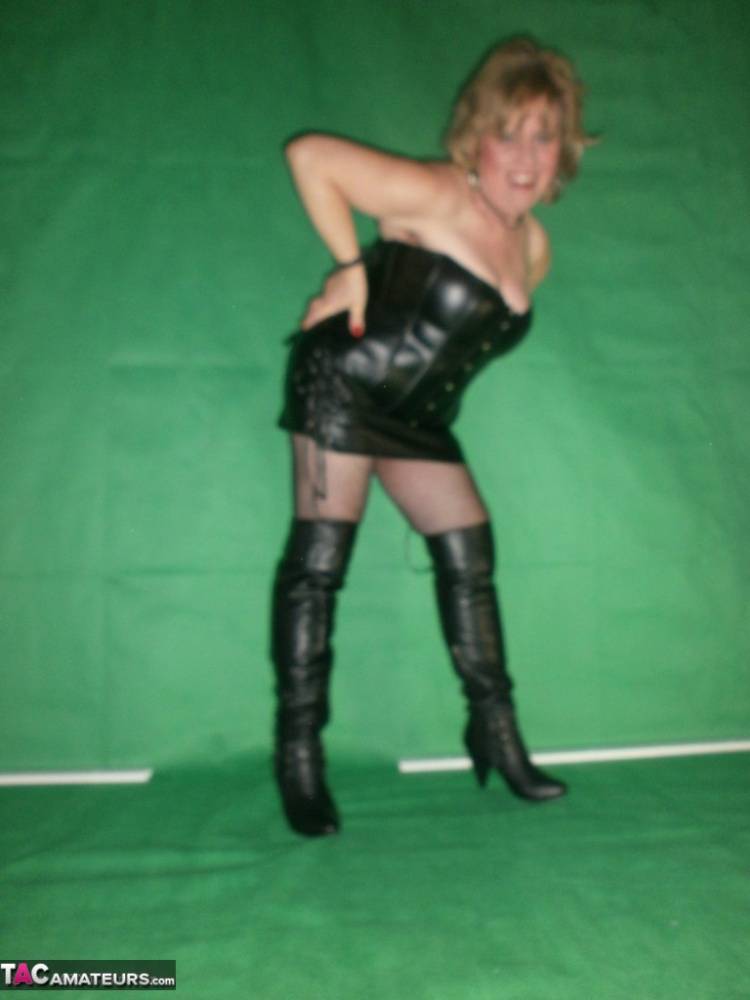 Mature blonde Caro fingers her snatch in ripped hose and leather apparel - #13