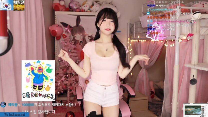 AD1YN2II BOUNCING TITTIES KOREAN TWITCH STREAMER - #1