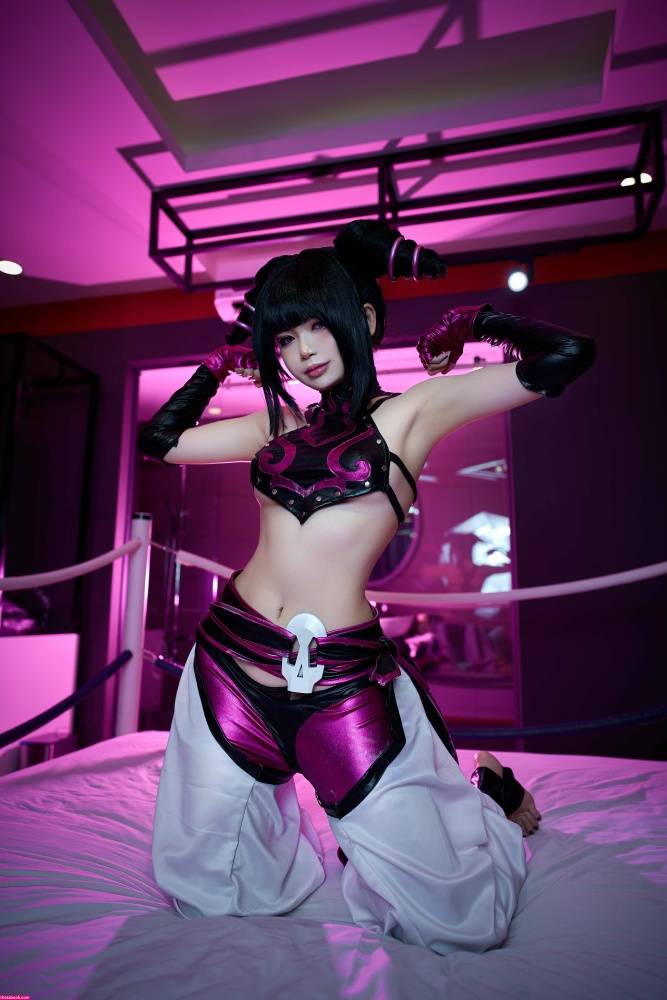 ZinieQ Cosplayer Juri Han Photos #2 - #13