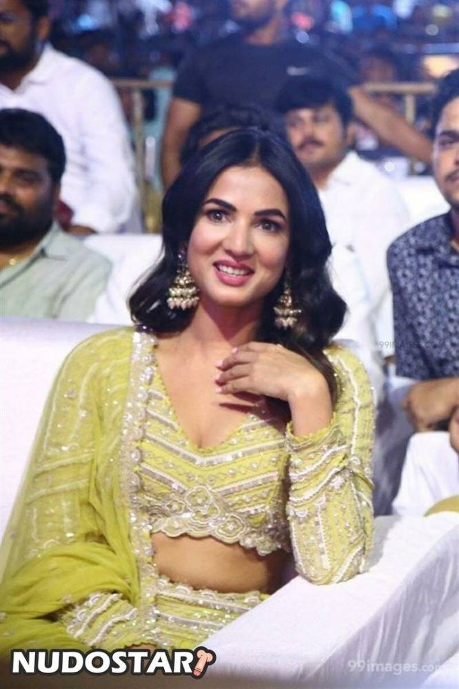 Sonal Chauhan Instagram Leaks - #18