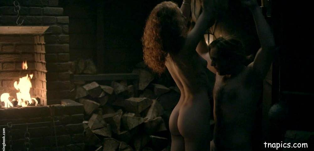 Sophie Skelton Nude - #8