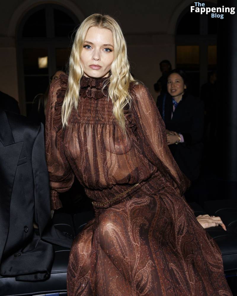 Abbey Lee Kershaw Displays Her Nude Tits at the Saint Laurent Show in Paris (35 Photos) - #14