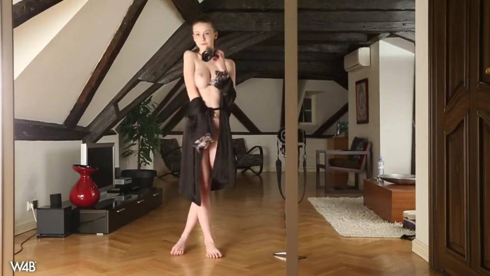 Emily Bloom Nude Robe Strip OnlyFans Video Leaked - #7