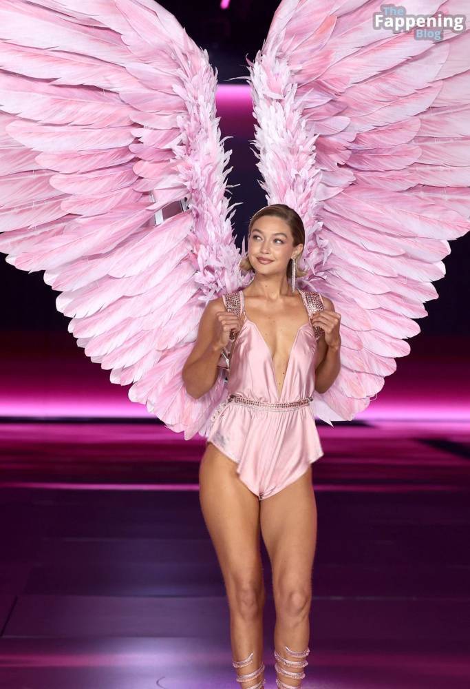 Gigi Hadid Displays Her Sexy Figure at the 2024 Victoria’s Secret Fashion Show (112 Photos) - #15