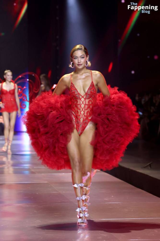 Gigi Hadid Displays Her Sexy Figure at the 2024 Victoria’s Secret Fashion Show (112 Photos) - #7