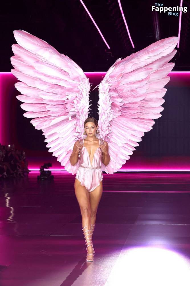 Gigi Hadid Displays Her Sexy Figure at the 2024 Victoria’s Secret Fashion Show (112 Photos) - #3