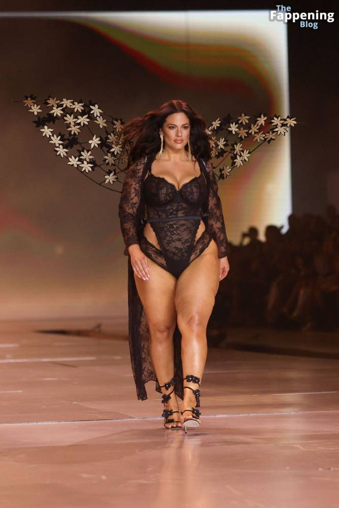 Ashley Graham Flaunts Her Curves at the 2024 Victoria’s Secret Show (67 Photos) - #1