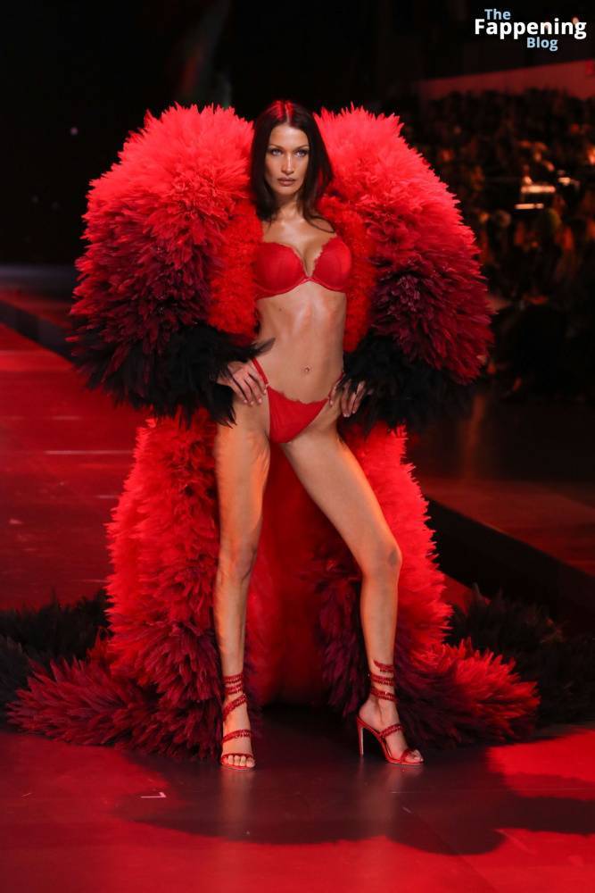 Bella Hadid Looks Stunning in Red at the 2024 Victoria’s Secret Show (63 Photos) - #16