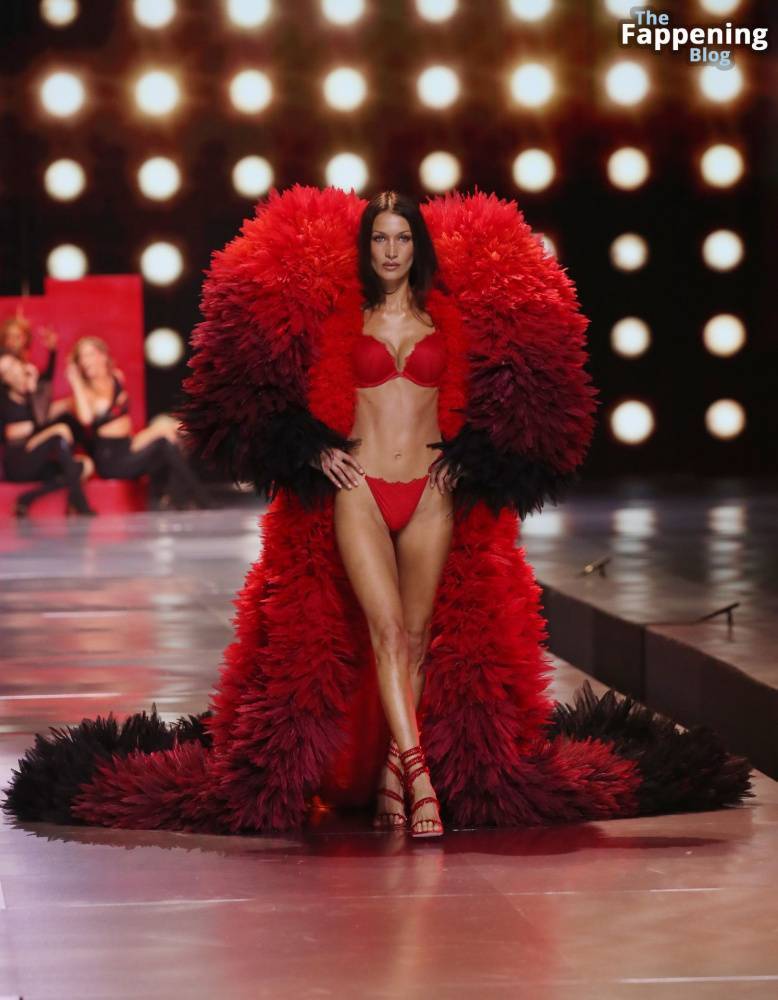 Bella Hadid Looks Stunning in Red at the 2024 Victoria’s Secret Show (63 Photos) - #18