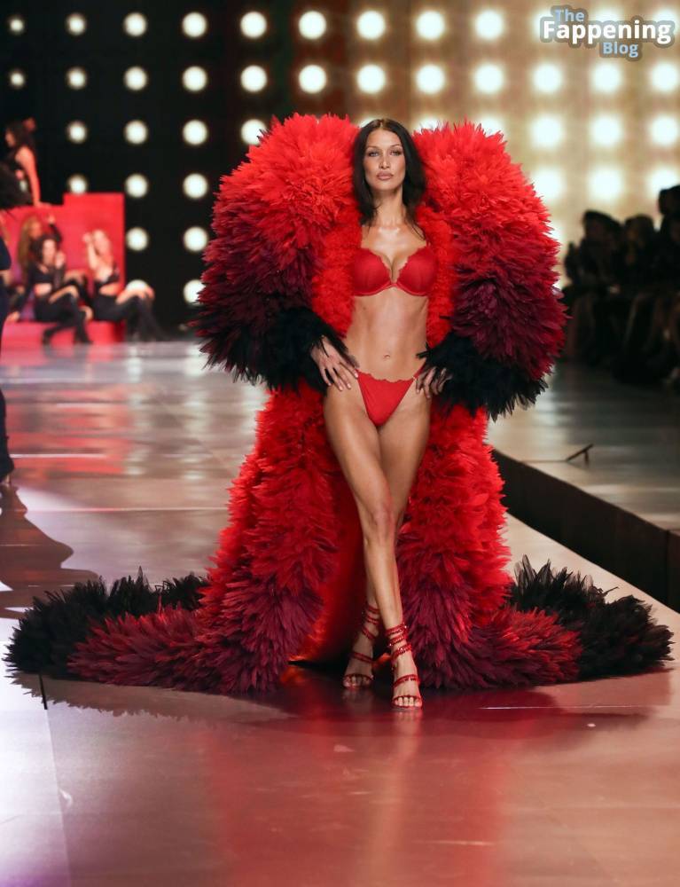 Bella Hadid Looks Stunning in Red at the 2024 Victoria’s Secret Show (63 Photos) - #7