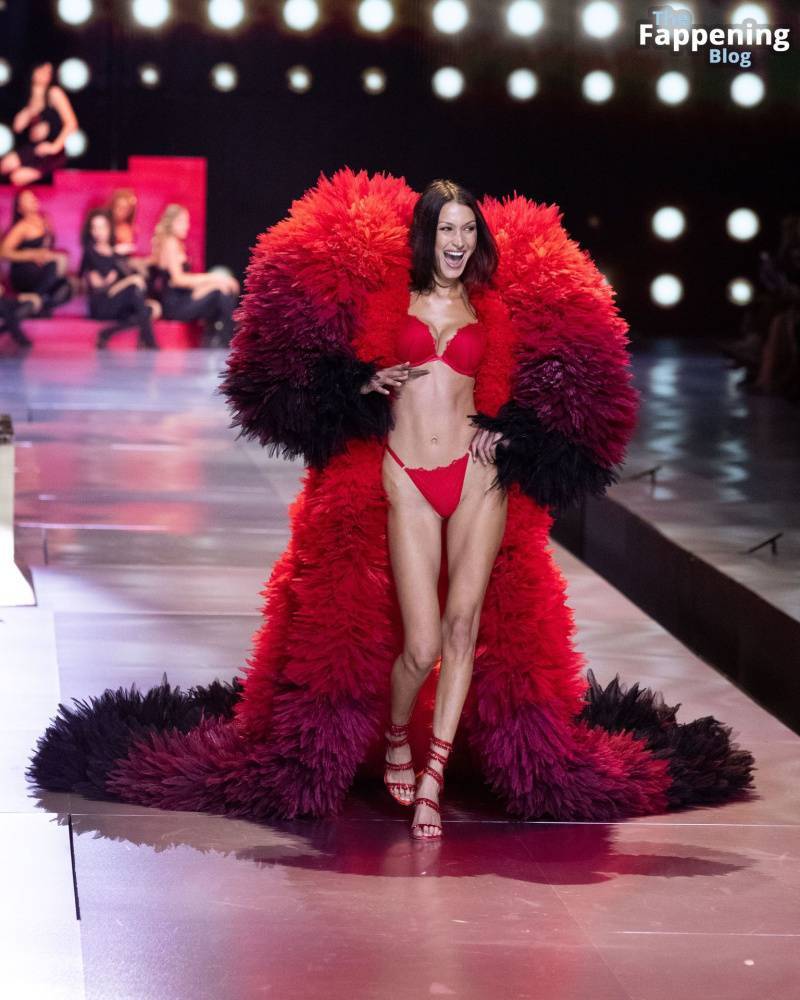 Bella Hadid Looks Stunning in Red at the 2024 Victoria’s Secret Show (63 Photos) - #4