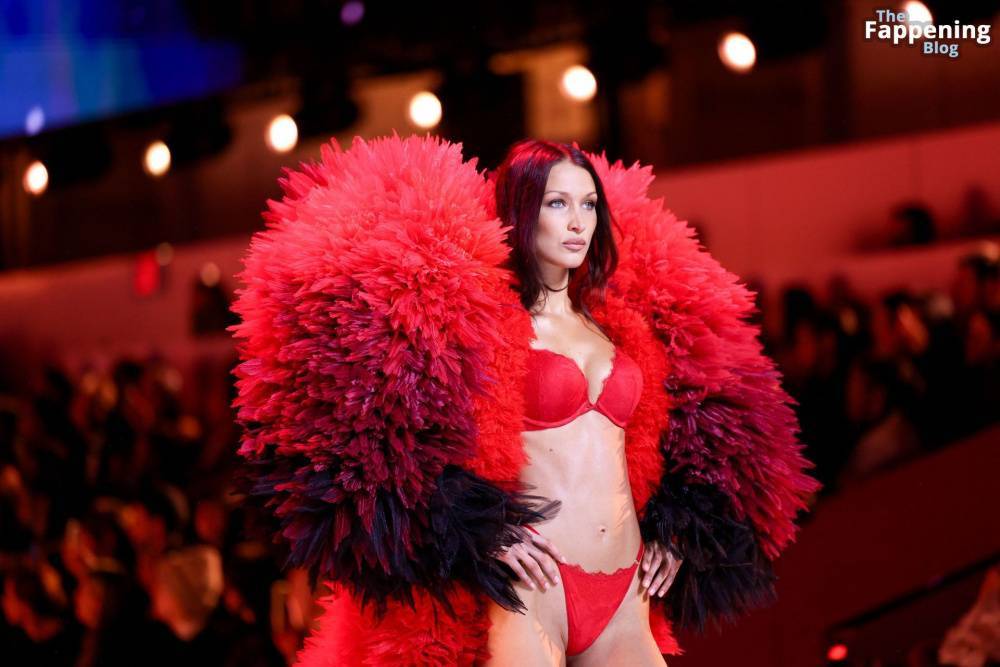 Bella Hadid Looks Stunning in Red at the 2024 Victoria’s Secret Show (63 Photos) - #12