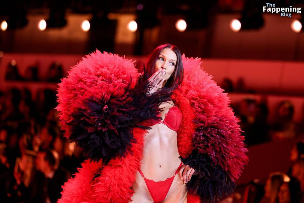 Bella Hadid Looks Stunning in Red at the 2024 Victoria’s Secret Show (63 Photos) - #29