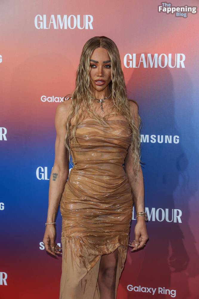 Munroe Bergdorf Stuns at the Glamour Women of the Year Awards (19 Photos) - #11