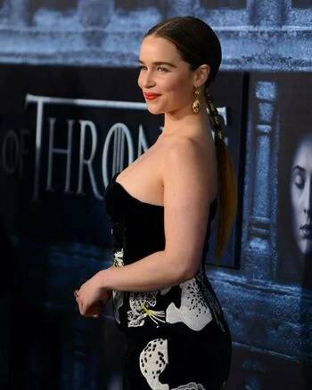 Emilia Clarke / clarkeyxo / emilia_clarke Nude - #4