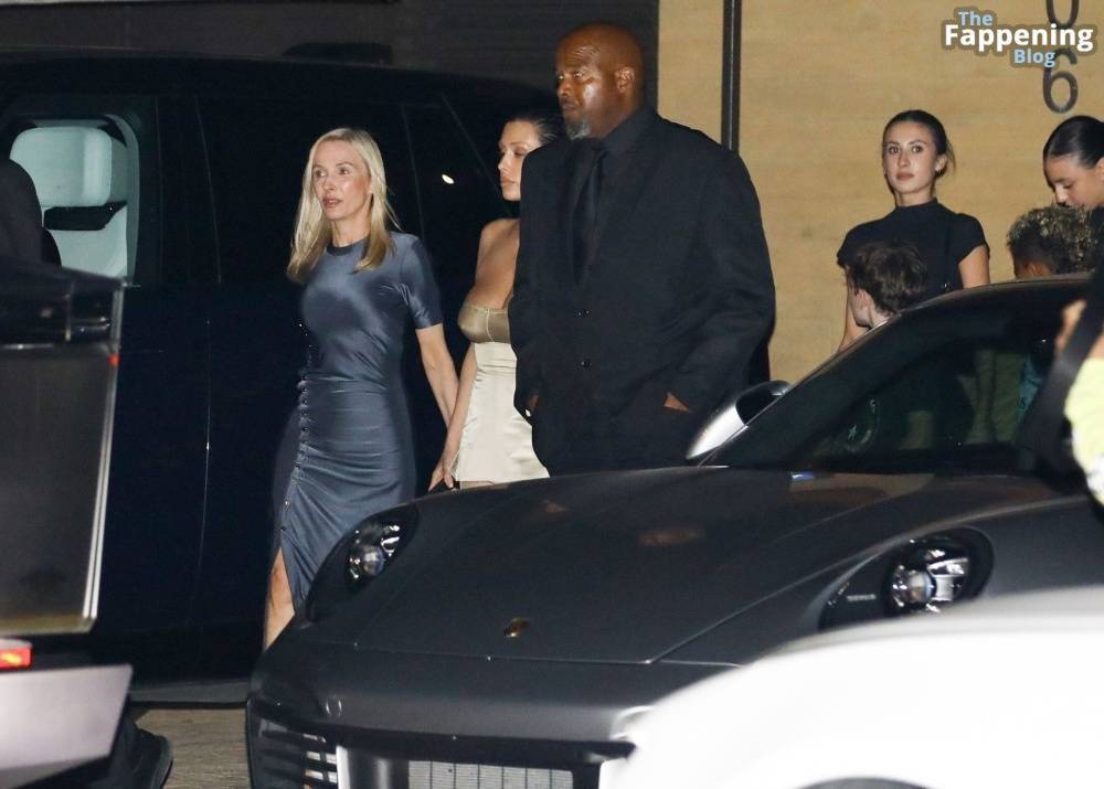 Bianca Censori Dines With Family and Kanye West’s Children at Nobu Malibu (67 Photos) - #9