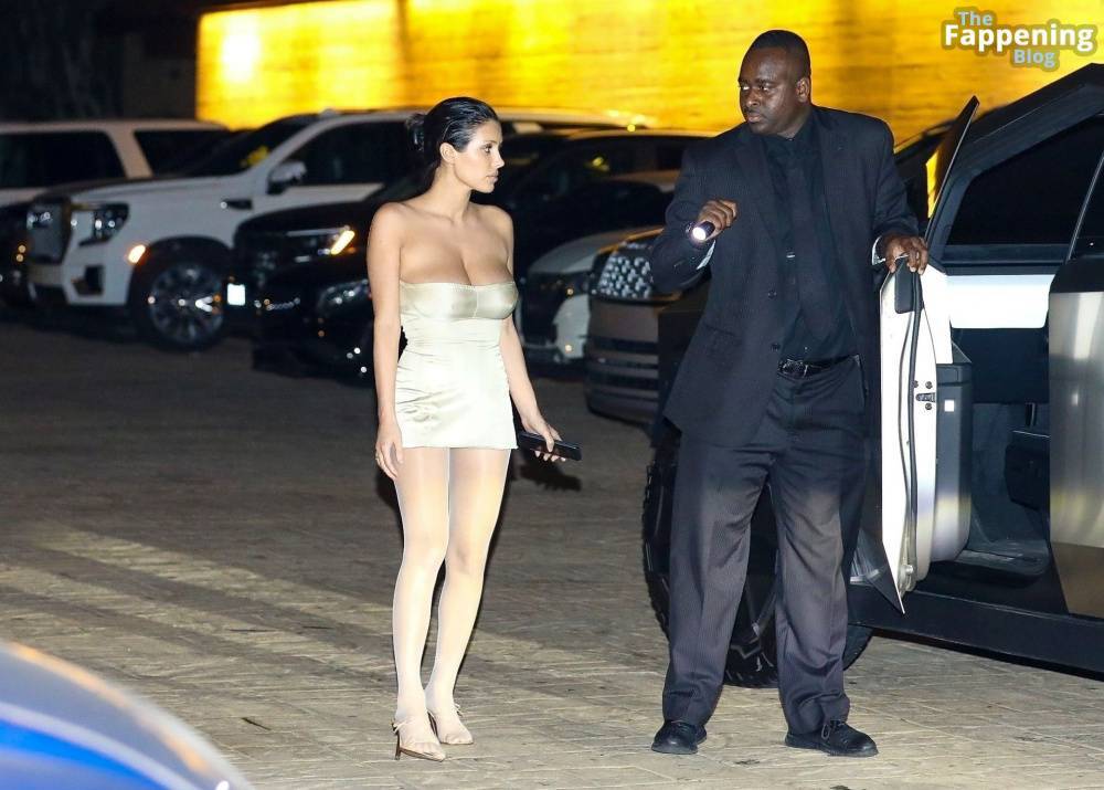 Bianca Censori Dines With Family and Kanye West’s Children at Nobu Malibu (67 Photos) - #2