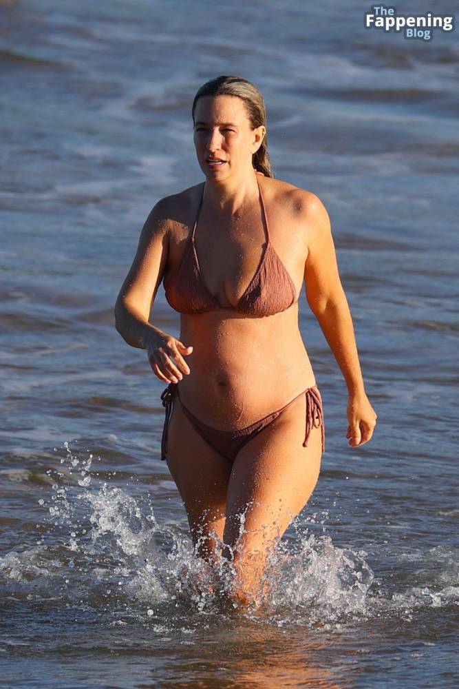 Renee Bargh Shows Off Her Growing Baby Bump in a Bikini (36 Photos) - #8