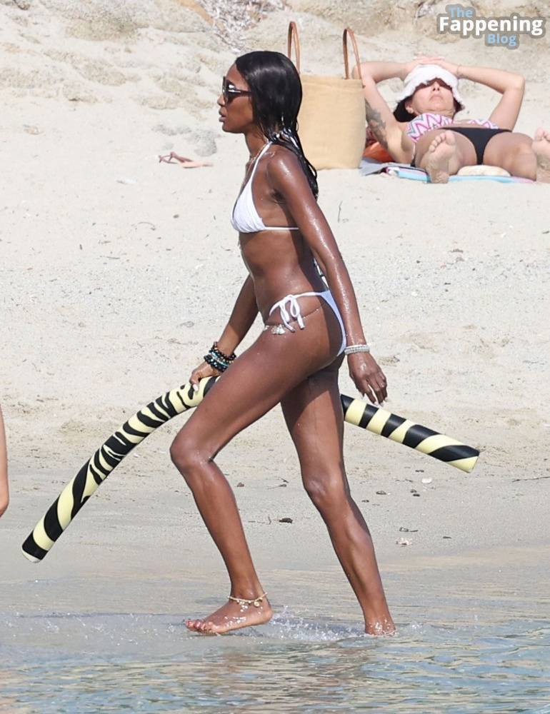 Naomi Campbell Shows Off Her Sexy Figure During Her Holiday with DJ Rampa on the Beaches of Mykonos (123 Photos) - #8