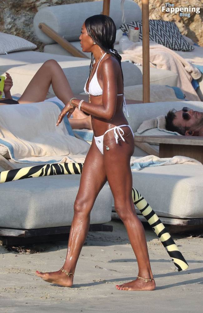 Naomi Campbell Shows Off Her Sexy Figure During Her Holiday with DJ Rampa on the Beaches of Mykonos (123 Photos) - #15