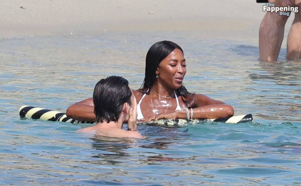 Naomi Campbell Shows Off Her Sexy Figure During Her Holiday with DJ Rampa on the Beaches of Mykonos (123 Photos) - #6