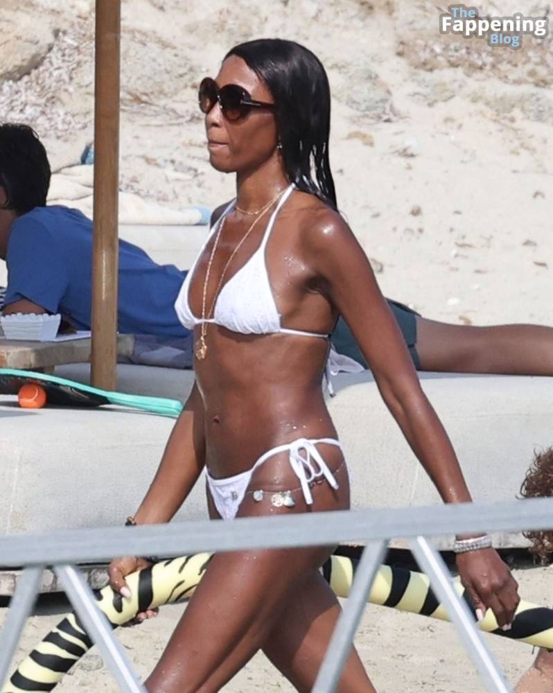 Naomi Campbell Shows Off Her Sexy Figure During Her Holiday with DJ Rampa on the Beaches of Mykonos (123 Photos) - #9