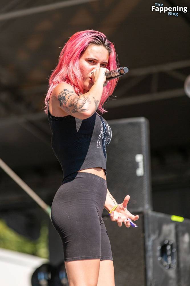 Bea Miller Shows Off Her Cameltoe on Stage (17 Photos) - #11