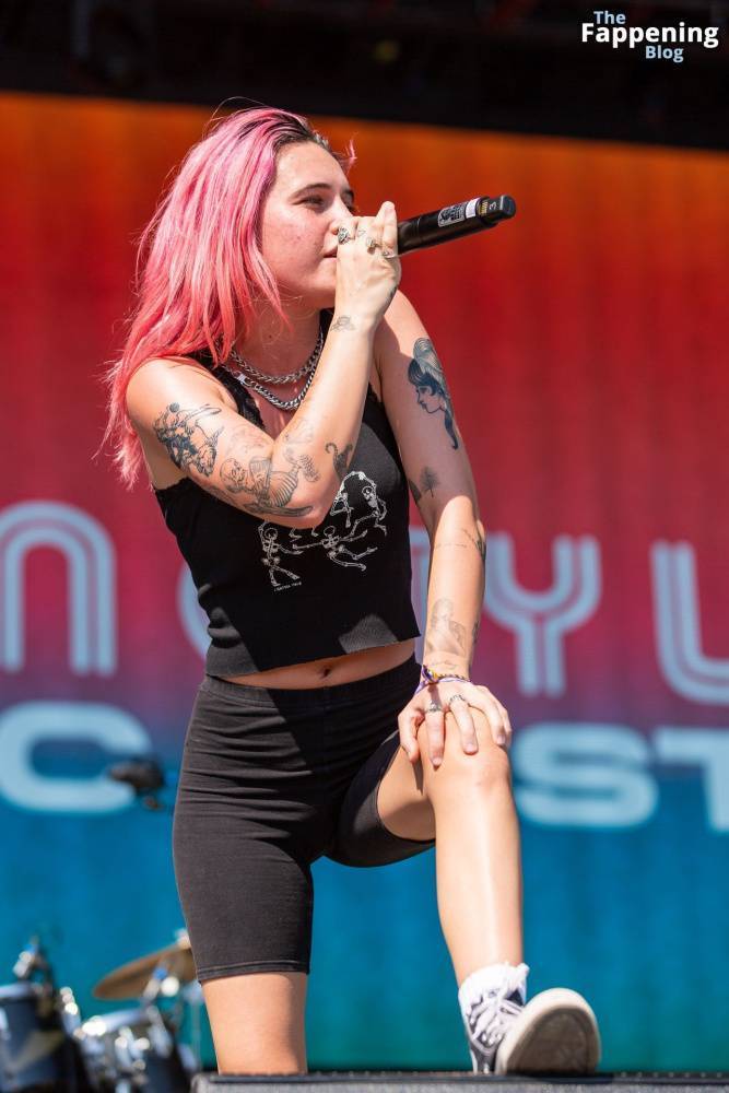 Bea Miller Shows Off Her Cameltoe on Stage (17 Photos) - #8