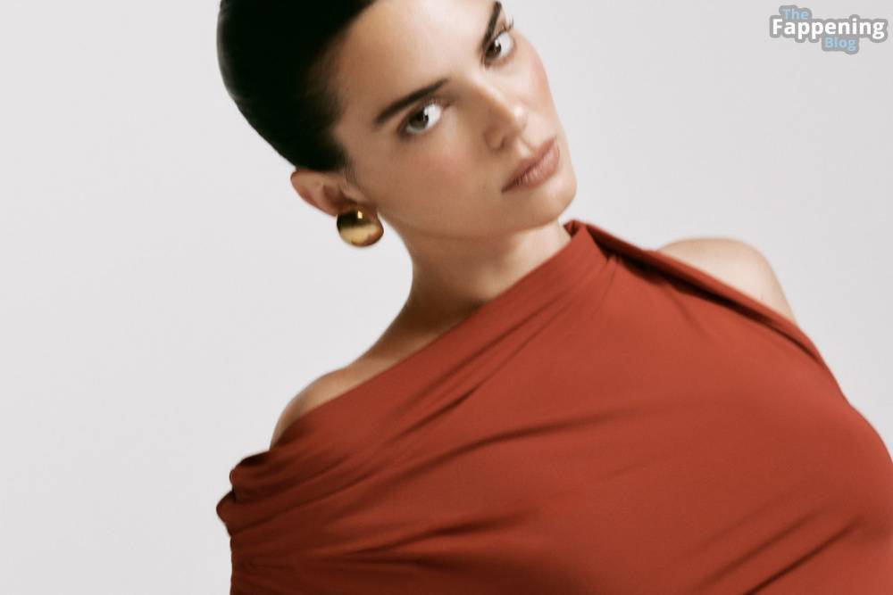 Kendall Jenner Vamps It Up and Goes Topless for FWRD’s Fall 2024 Fashion Campaign (21 Photos) - #4