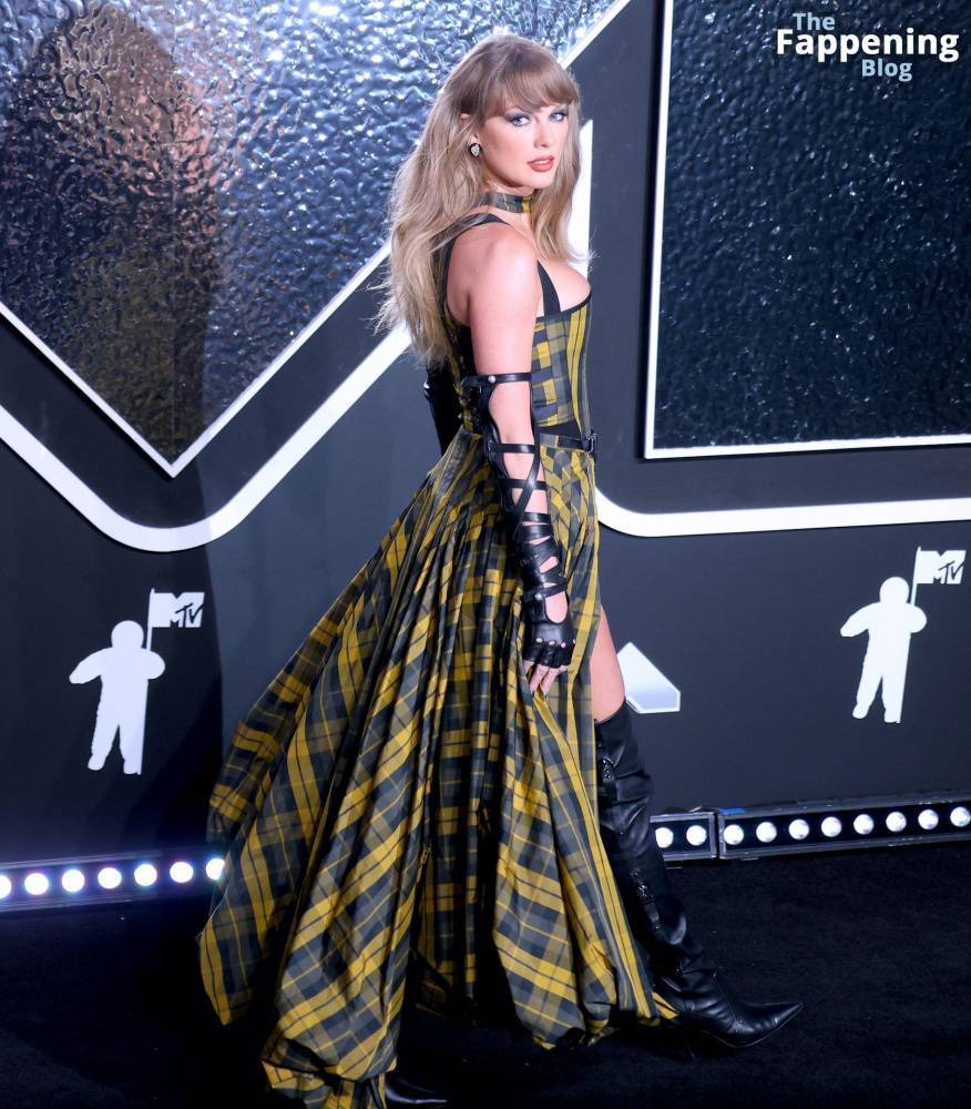 Taylor Swift Displays Nice Cleavage at the MTV VMAs (170 Photos) - #19