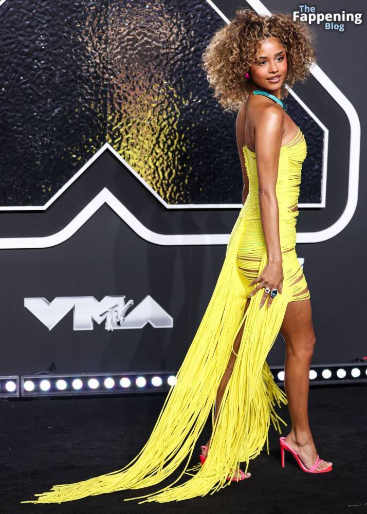 Tyla Flaunts Her Slender Figure in a Yellow Dress at the MTV VMAs (72 Photos) - #6