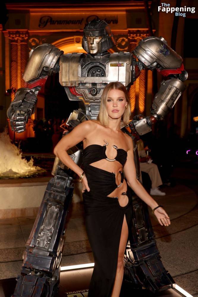 Joy Corrigan Goes With No Underwear at the “Transformers One” Premiere in LA (12 Photos) - #2