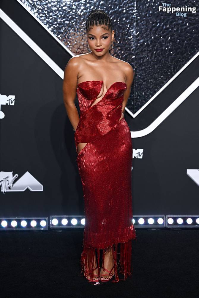 Halle Bailey Shows Off Her Assets at the VMAs (84 Photos) - #8