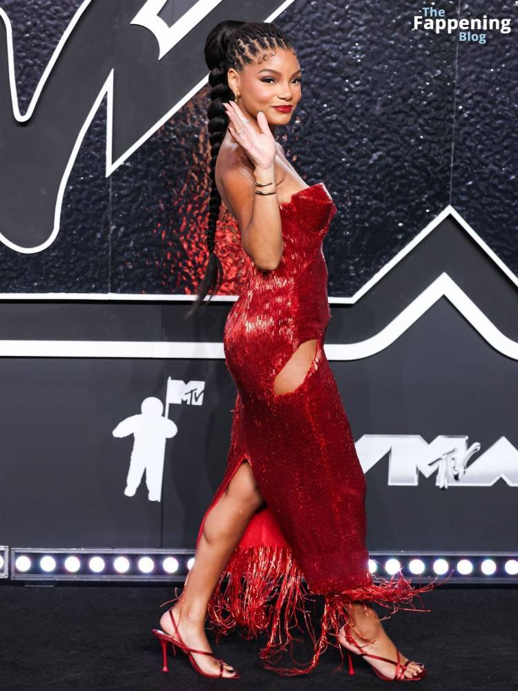 Halle Bailey Shows Off Her Assets at the VMAs (84 Photos) - #23