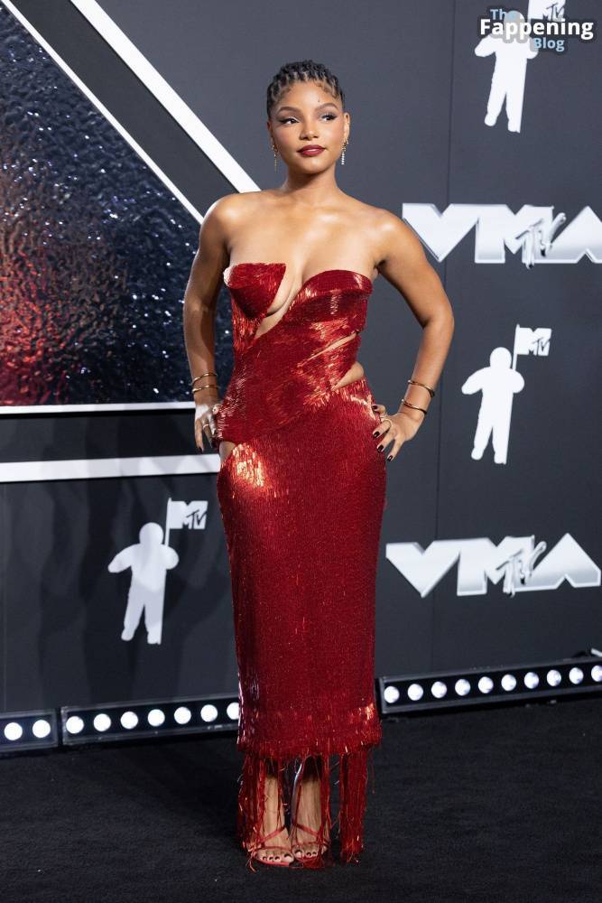 Halle Bailey Shows Off Her Assets at the VMAs (84 Photos) - #6