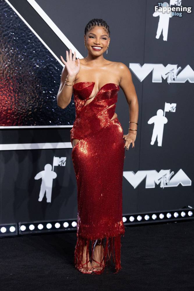 Halle Bailey Shows Off Her Assets at the VMAs (84 Photos) - #7