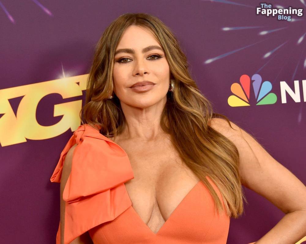 Sofia Vergara Displays Her Sexy Boobs at America’s Got Talent Finale (36 Photos) - #7