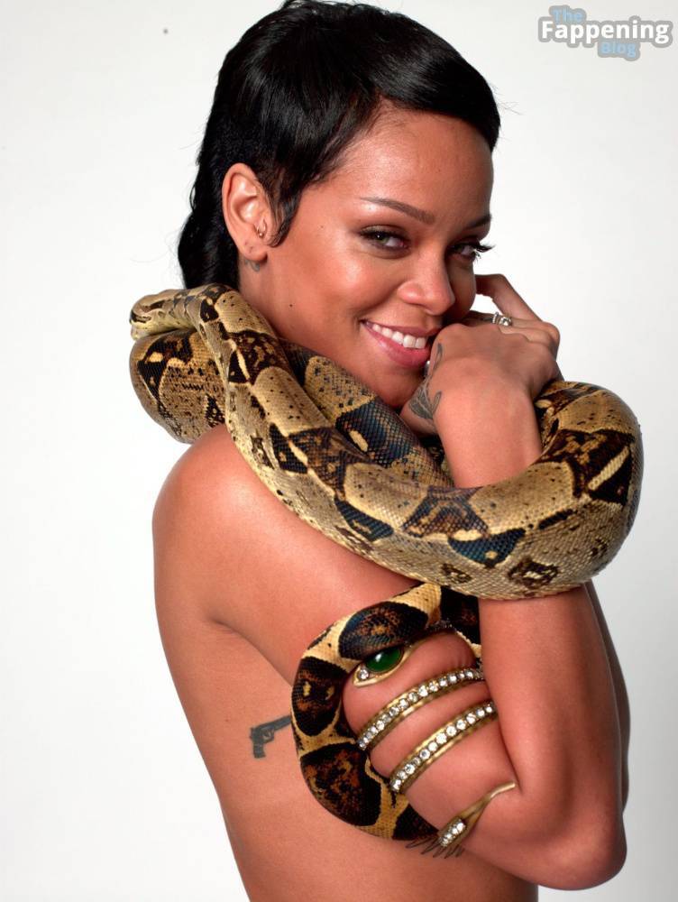 Rihanna Strips Sexy & Topless – GQ 2013 (67 Outtake Photos) - #16