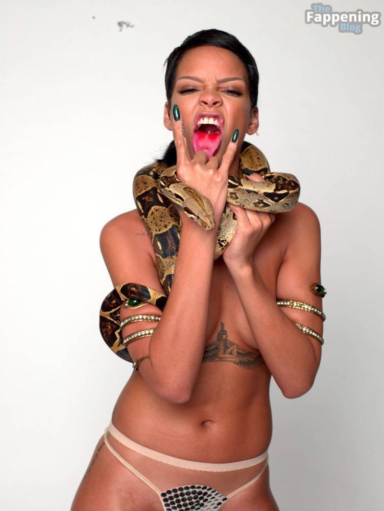 Rihanna Strips Sexy & Topless – GQ 2013 (67 Outtake Photos) - #24