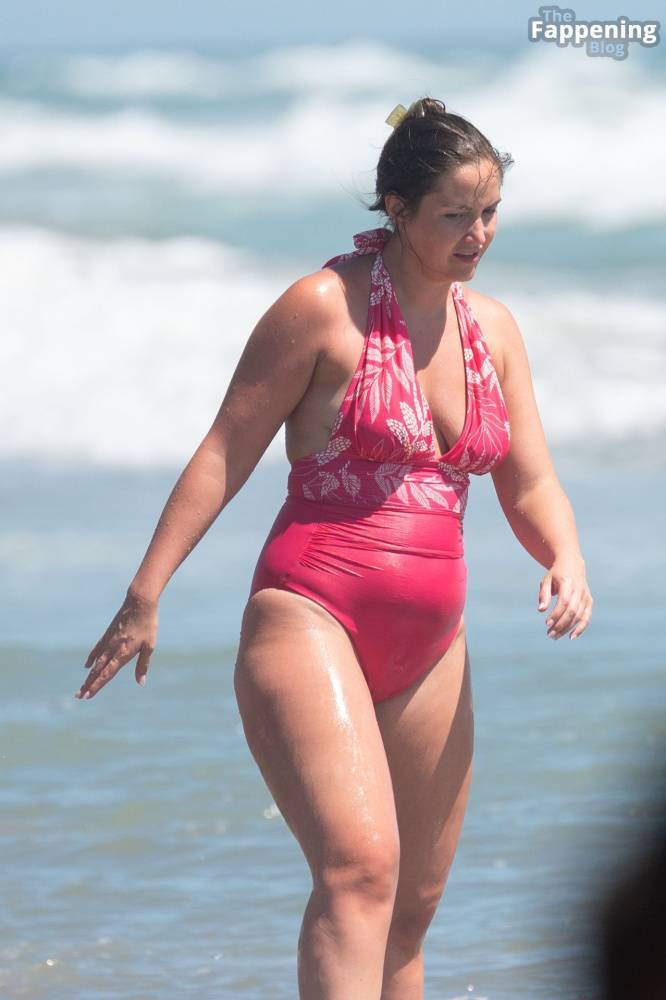 Jacqueline Jossa Has Fun in the Sun on the Beach in Spain (92 Photos) - #14