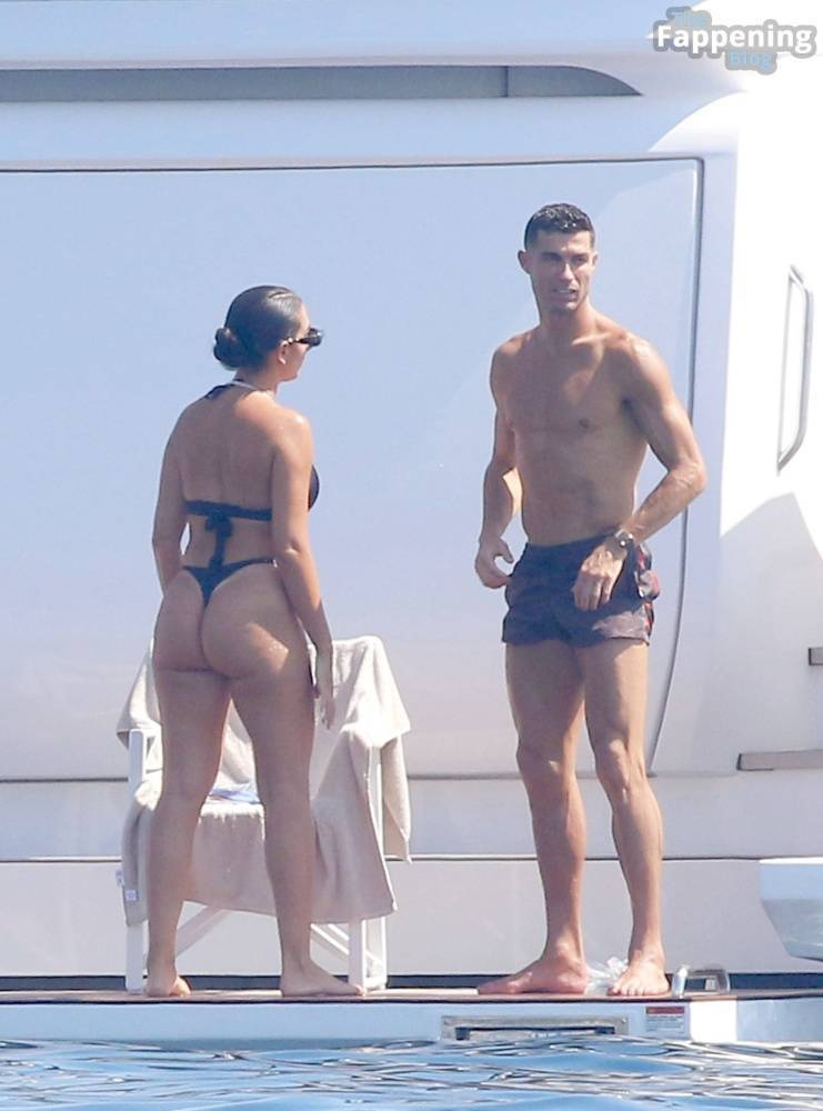 Georgina Rodriguez & Cristiano Ronaldo Enjoy Luxurious Yacht Day in the South of France (104 Photos) - #4