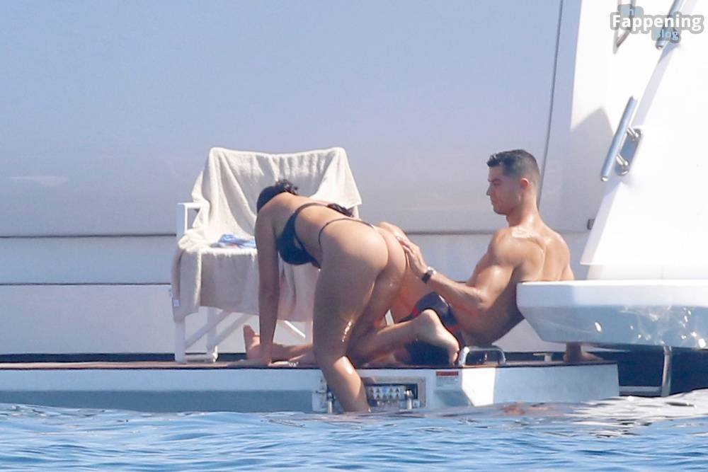 Georgina Rodriguez & Cristiano Ronaldo Enjoy Luxurious Yacht Day in the South of France (104 Photos) - #19