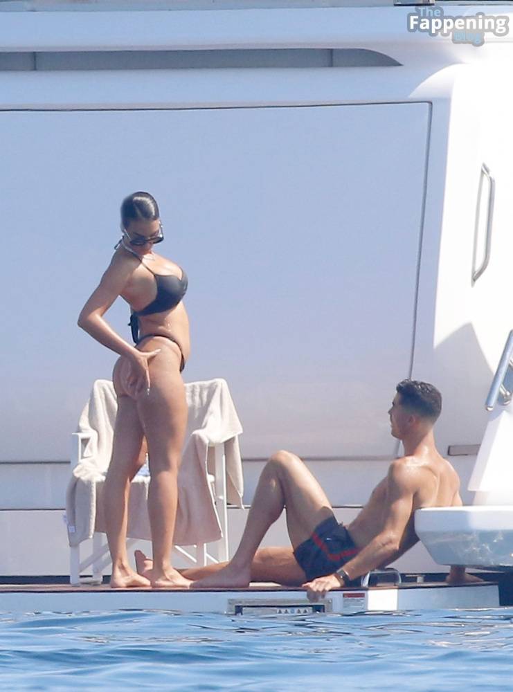 Georgina Rodriguez & Cristiano Ronaldo Enjoy Luxurious Yacht Day in the South of France (104 Photos) - #1